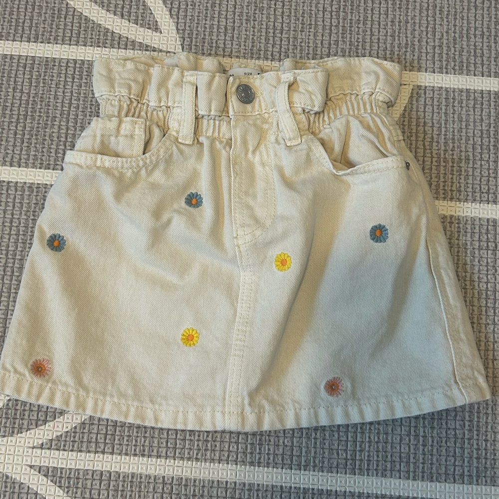 Zara Kids 5T Cream Skirt